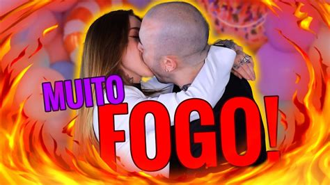 MARU E PHIL: FICAR SÓ OLHANDO O OUTRO COM OUTRA .